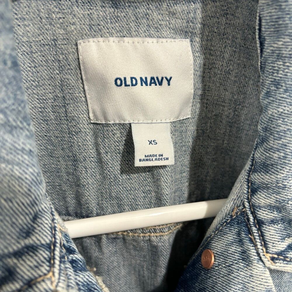 Old Navy Women's Distressed Denim Jean Jacket Size XS - Picture 4 of 7